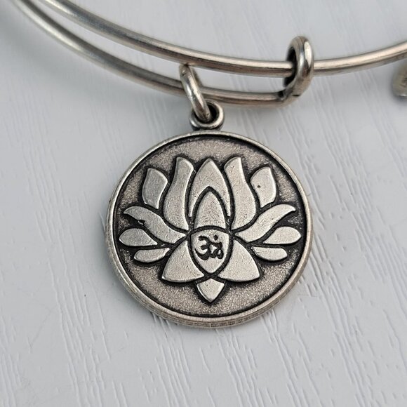 Alex And Ani Lotus Charm Expandable Bangle Bracelet 7.25 Inch Silver-Tone - Picture 2 of 7